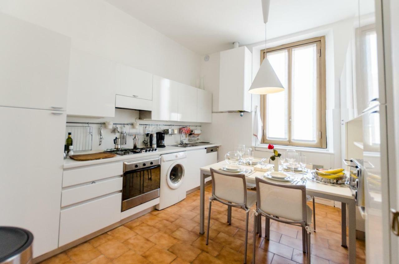 Roomy Central Apartment Milan Luaran gambar